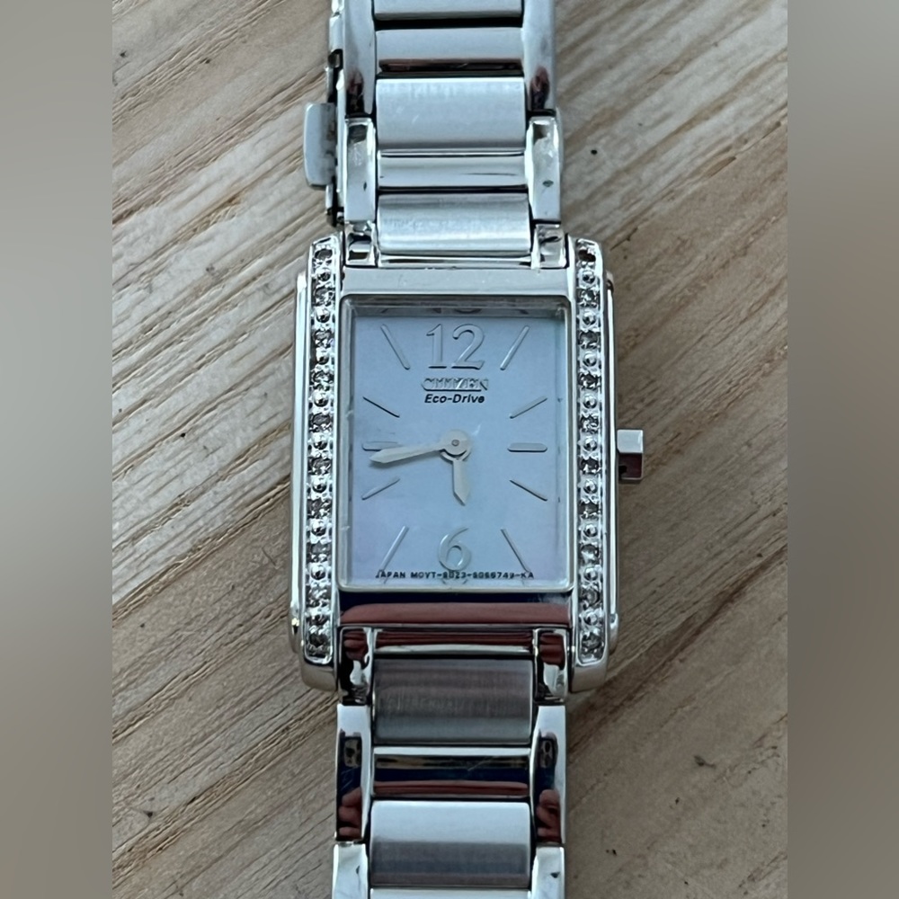 Citizen Eco-Drive Diamonds Solar Ladies Watch Pearl Dial Stainless Bracelet